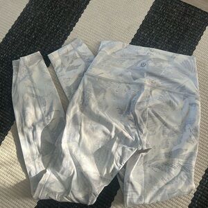 Lululemon White Patterned Wunder under